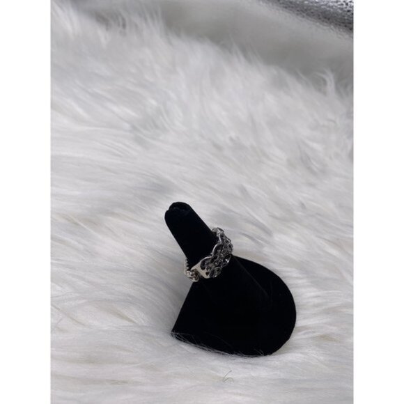 Paparazzi Jewerly- Distractingly Demure Sliver Ring-Item 56 - Picture 5 of 7